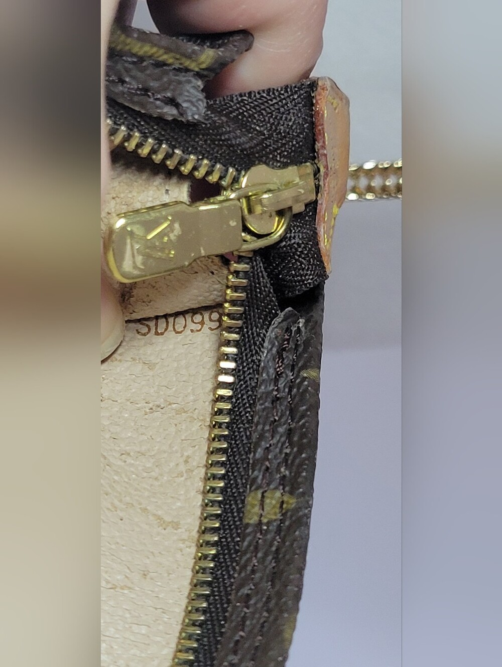 100% Authentic Louis Vuitton Pouch ,serial number :SD0998 - Picture 6 of 11